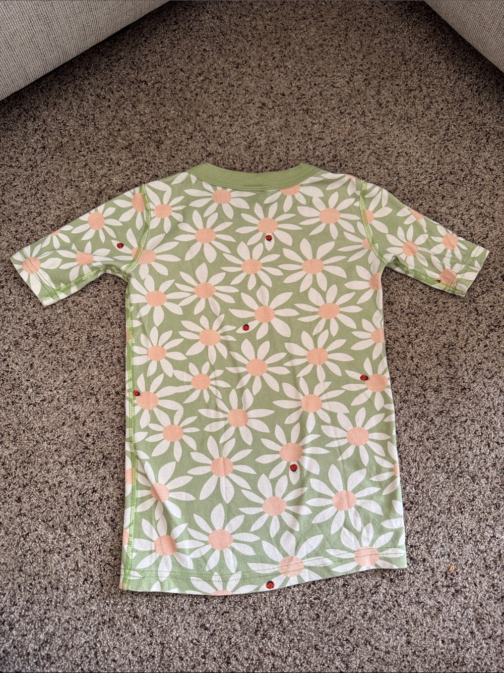 Hanna Andersson Green Daisy & Yellow Strawberry Pajamas (2 sets) - Picture 7 of 9